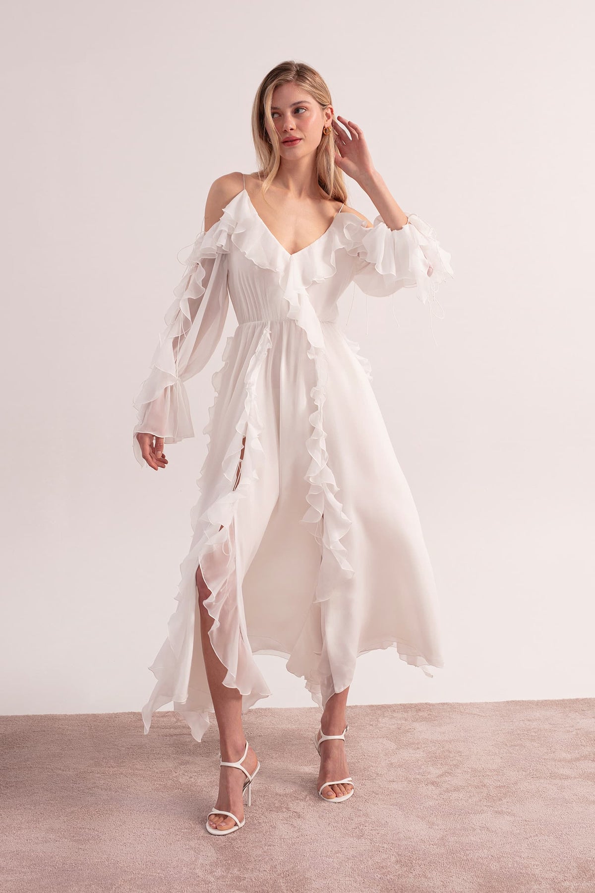white ruffle chiffon dress with ruffles & open shoulders WIDTH:Medium ADULT 36.0 CARE Hand Wash OBSESSED with this floral